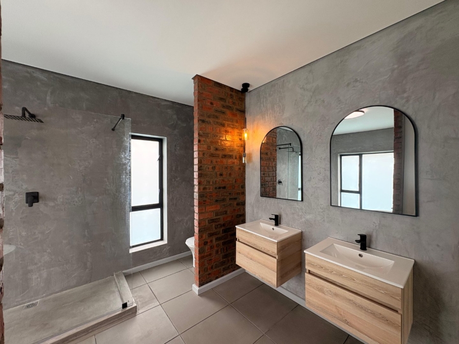 5 Bedroom Property for Sale in Cherry Creek Country Estate Western Cape